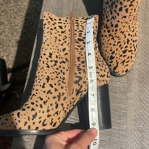 GIBSON LATIMER Lessonii Cow Leather Leopard Print Bootie 8 - Picture 11 of 11